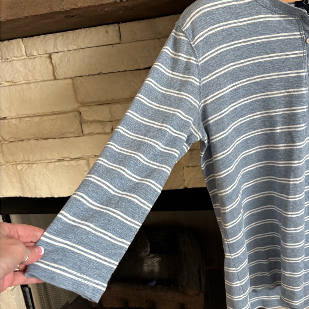CHAPS Chambray Blue Striped 3/4 Sleeve Henley Shirt - Picture 3 of 4
